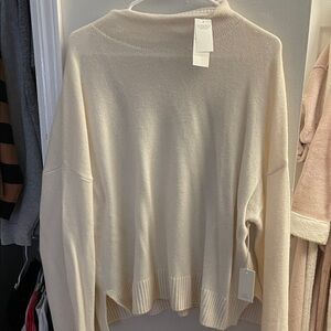 100% Cashmere Abercrombie & Fitch Cream Turtleneck Sweater